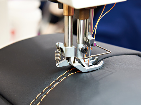 Leather sewing machines are designed to stitch medium and thick fabrics, as their name suggests.